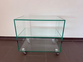 Elegantes TV-Möbel aus Glas mit Rollen | ideal für kleine Wg