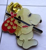 Pin Comics Hund auf Wanderschaft