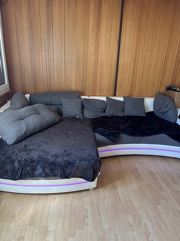 Divani: Sofa mit Led und Lautsprecher – Usato da Brittern venduto da Mi-rot
