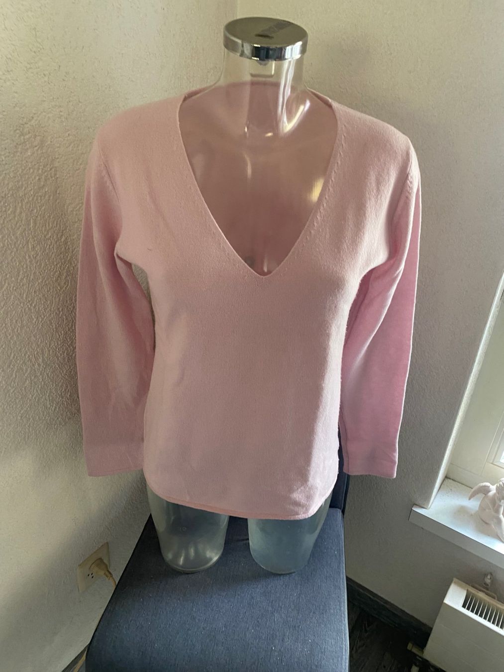 Maglioni & Felpe: Pulli rosa  mit V-Ausschnitt – Usato da Allenwinden venduto da Obalu