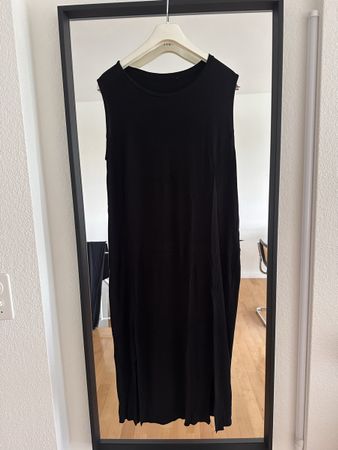 Luftiges schwarzes Kleid