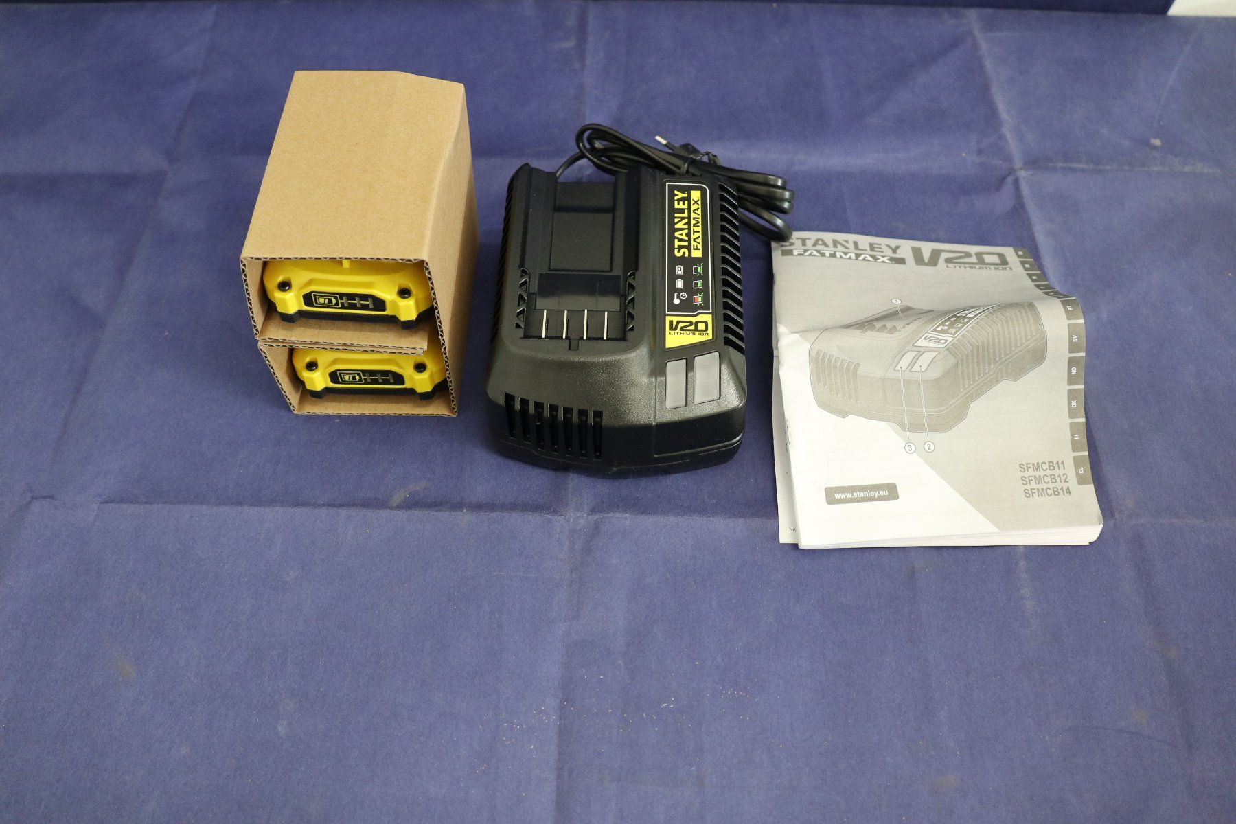 Stanley Akkus & Batterien: STANLEY FATMAX V20 Akku-Starterset 2.0 Ah – Neu und originalverpackt aus Liestal von FuV01 6