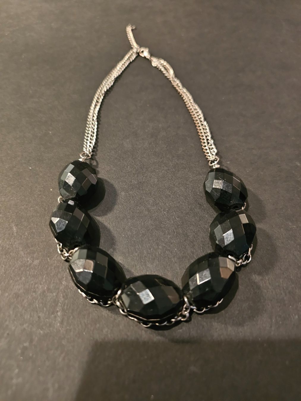 Catenine: Collier Perles noires à facettes et chaîne double Argentée – Usato da Basel venduto da Paloma6261 3