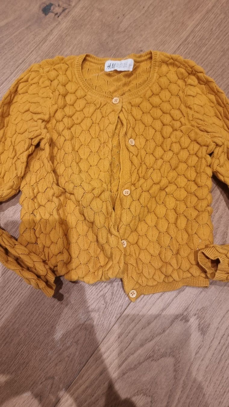 H&M Giacche & Cappotti: H&M Strickjäggli, 110/116 – Usato da Buttikon SZ venduto da Limo180