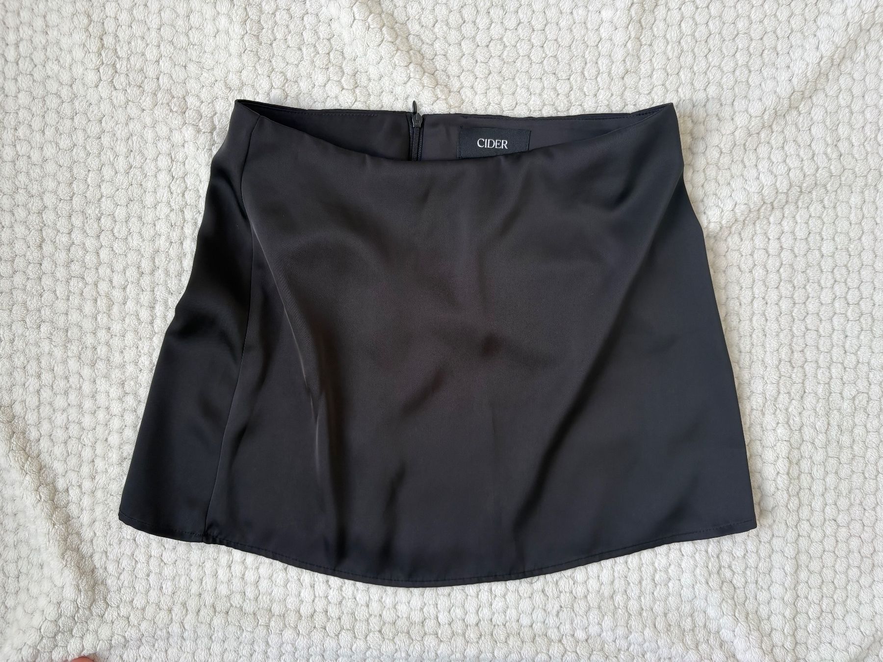 Gonne: jupe noire en satin Cider – Nuovo (secondo la descrizione) da Sorens venduto da ma.stlz