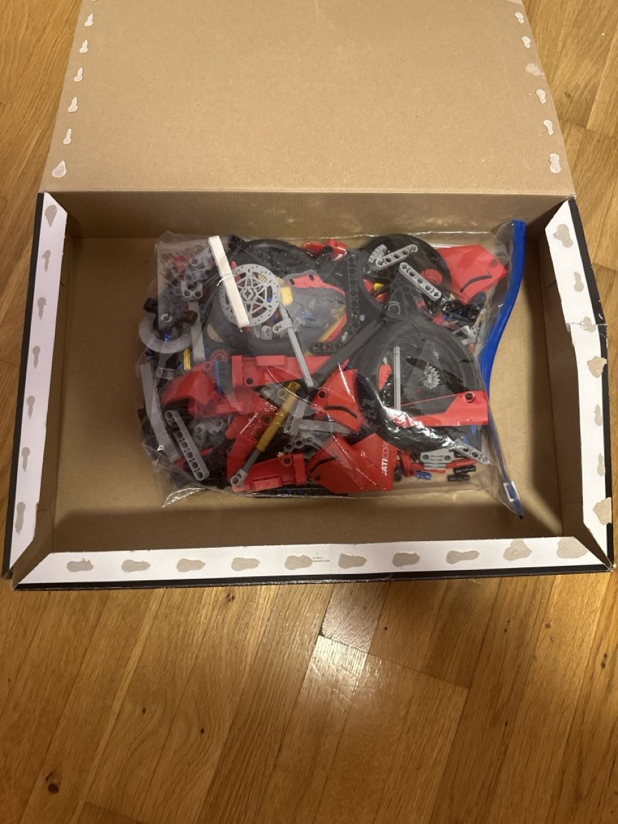 Lego Kit di costruzioni: Lego Technik Panigale V4R (42107) – Usato da Wil SG venduto da Levi_St 2