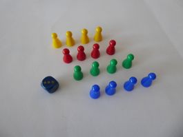 16 Spielkegel Rot, Gelb, Blau, Grün, 1 Holz Würfel, f. neuw.