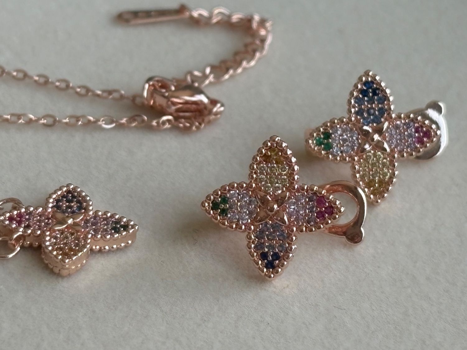 Catenine: Luxus Elegante Set Kette Ohrstecker Multicolore – Nuovo (secondo la descrizione) da Biel-Bienne venduto da Roserosse13