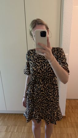 Kleid Wickeloptik Animalprint kurzarm Grösse xS guter Zustan