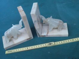 Buchstützen aus Alabaster