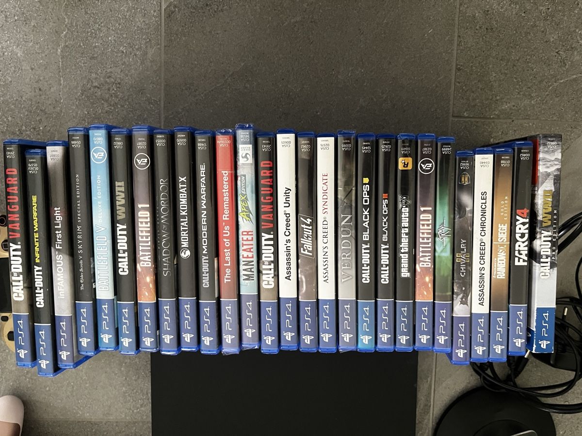 Sony Consoles: Playstation 4 – D'occasion à Zürich par s.akeret 1