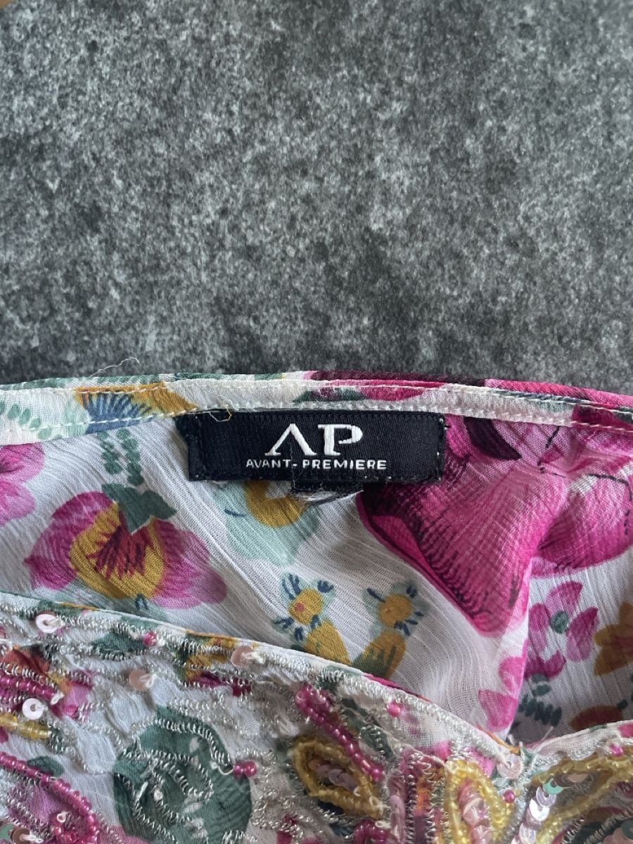Avant Premiere Blusen: Avant Premiere Tunika, Gr. M, mit Blumenmuster🌸🌷🌺🌹🌻 – Gebraucht aus Henggart von Engelsi 5