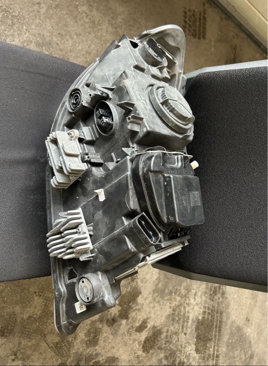 BMW Fari: BMW X1 E84 BiXenon Scheinwerfer Links – Usato da Schübelbach venduto da shq_5dmt