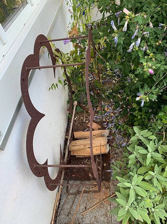 Articoli in legno: Brennholzständer Kleeblatt rost – Usato da Liestal venduto da redfive01 1