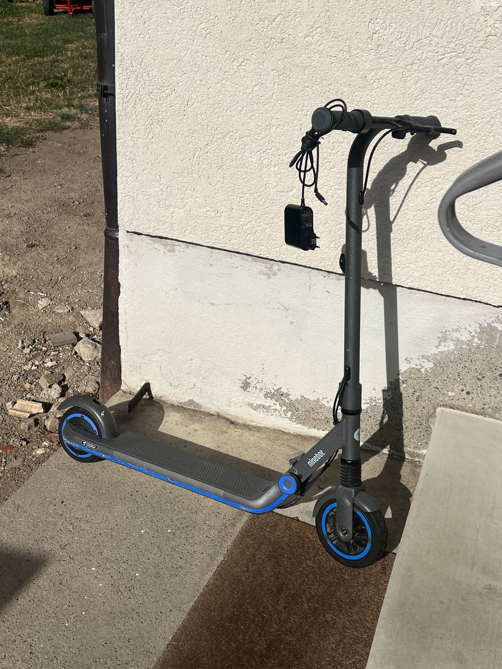 Segway Kickboard: Ninebot E10 ZING Elektroroller gebraucht + Ladegerät 16 kph – Usato da Tafers venduto da JP911 1