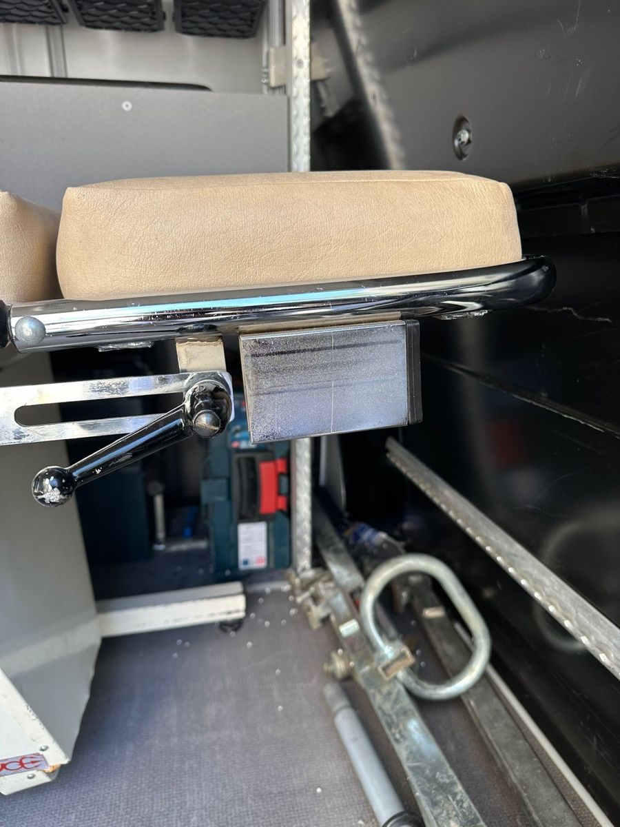Kosmetik-& Massageliegen: Kosmetik Tattoo Liege elektrisch – Gebraucht aus Zürich von R.V. 3