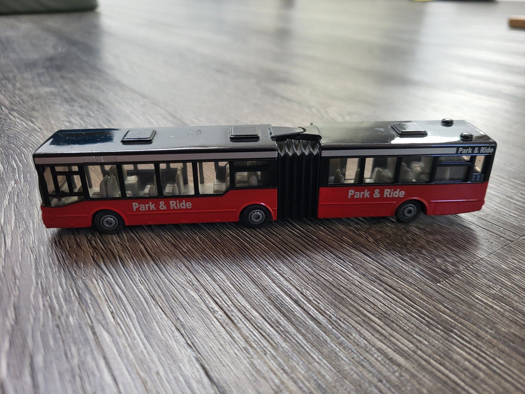Voitures modèles: Petit bus – D'occasion à Gampelen par cli_2thg 1