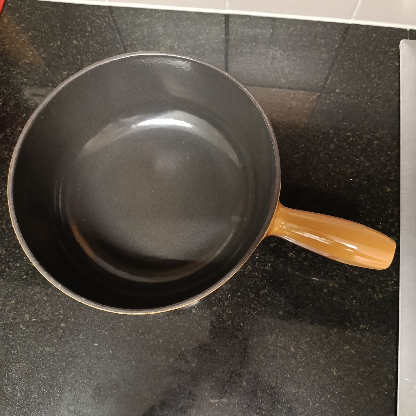 Pentole: Caquelon à fondue  – Nuovo (secondo la descrizione) da La chaux de fonds venduto da ton_79f7 1