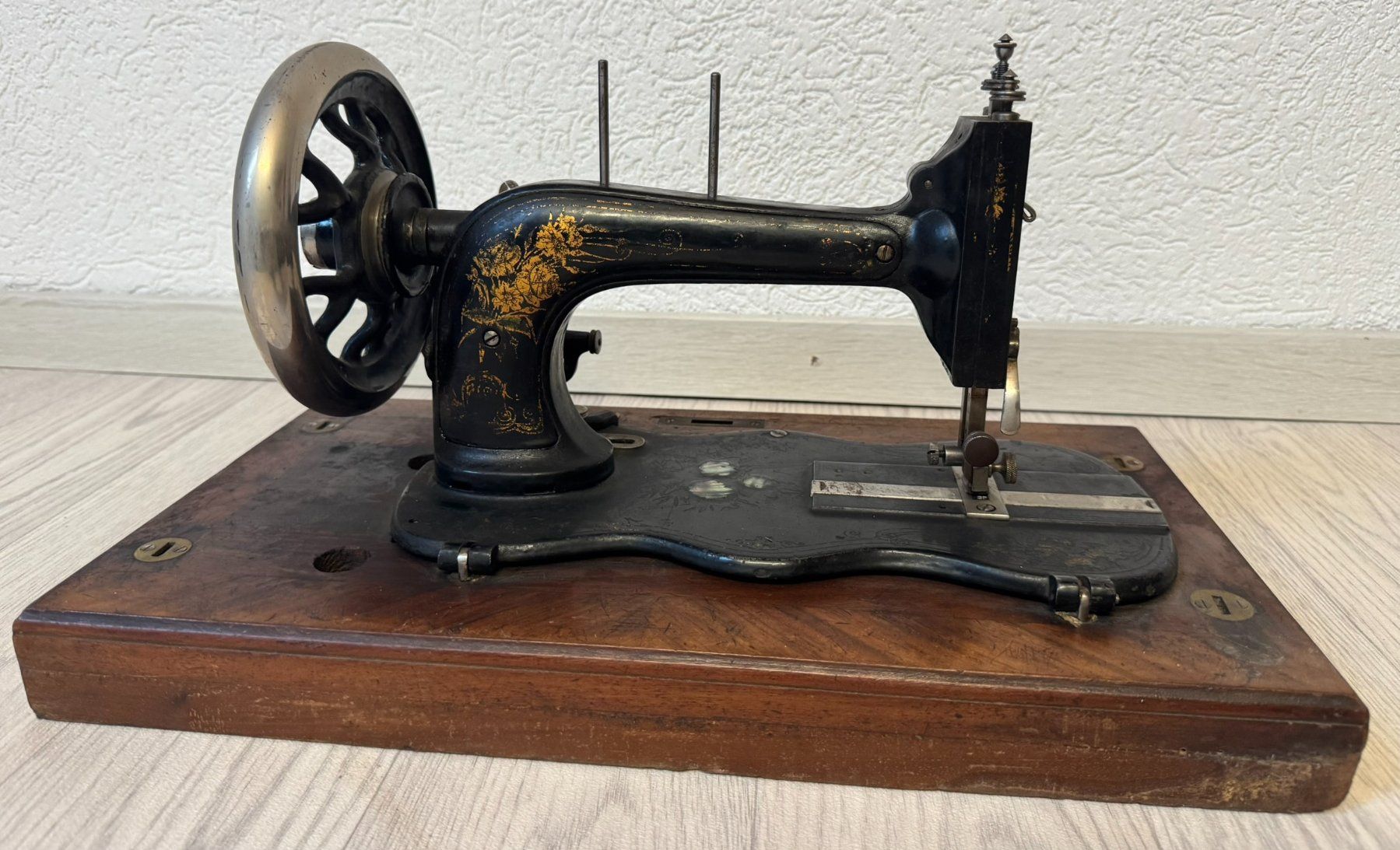 Macchine da cucire: Ancienne machine à coudre (Singer?) – Usato da Tramelan venduto da lolopat