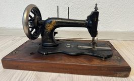 Ancienne machine à coudre (Singer?)