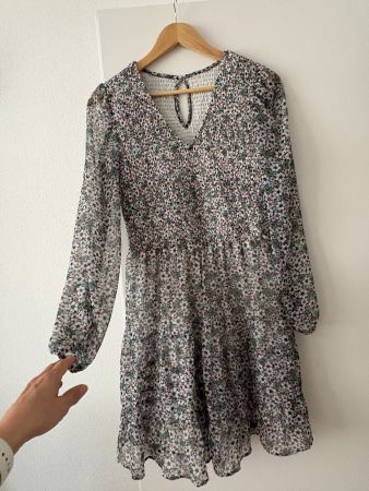 Blumiges Sommerkleid, Grösse S, ungetragen
