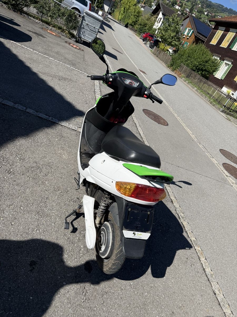 Yadea Scooter: E Roller Yadea Yd 1200D – Usato da Buchs SG venduto da Liana2016 2