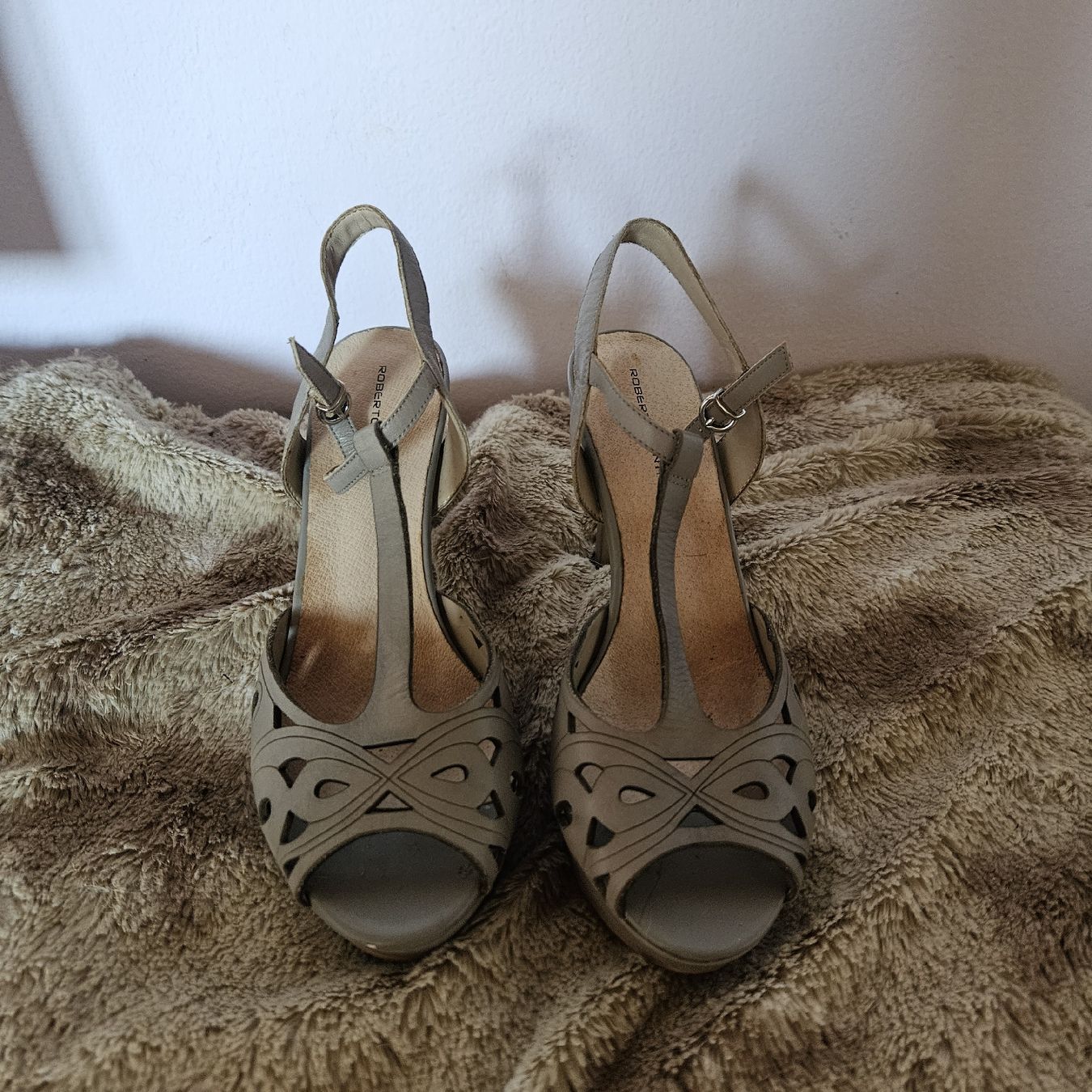 Scarpe da donna: Sandales ouvertes grises taille 39 bon état – Usato da St-gingolph venduto da mel_6vrj