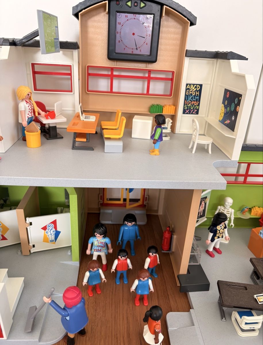 Playmobil Giocattoli: Playmobil grosse Schule 9453 – Usato da Untersiggenthal venduto da spring09 2