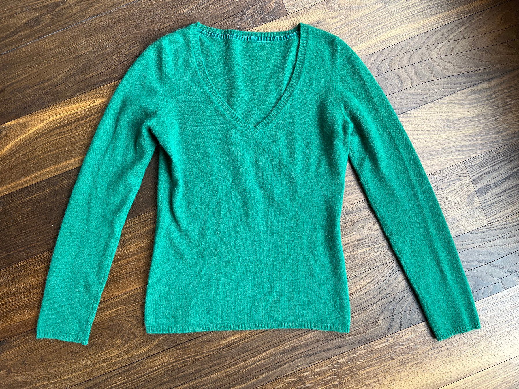 Maglioni & Felpe: Kaschmir Pullover V-Neck grün Gr. S – Usato da Affoltern am Albis venduto da Blackrhythm 1