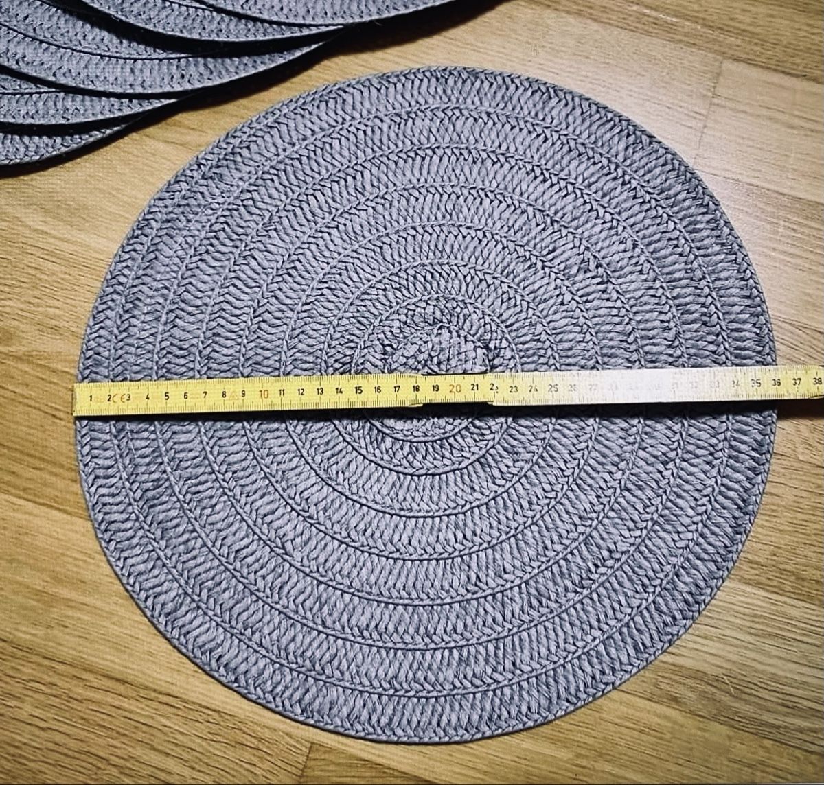 Set di tavolo e panche: Runde Tischset, 9 Stück, grau, neu – Nuovo (secondo la descrizione) da Bözberg venduto da RosmarieOb 1