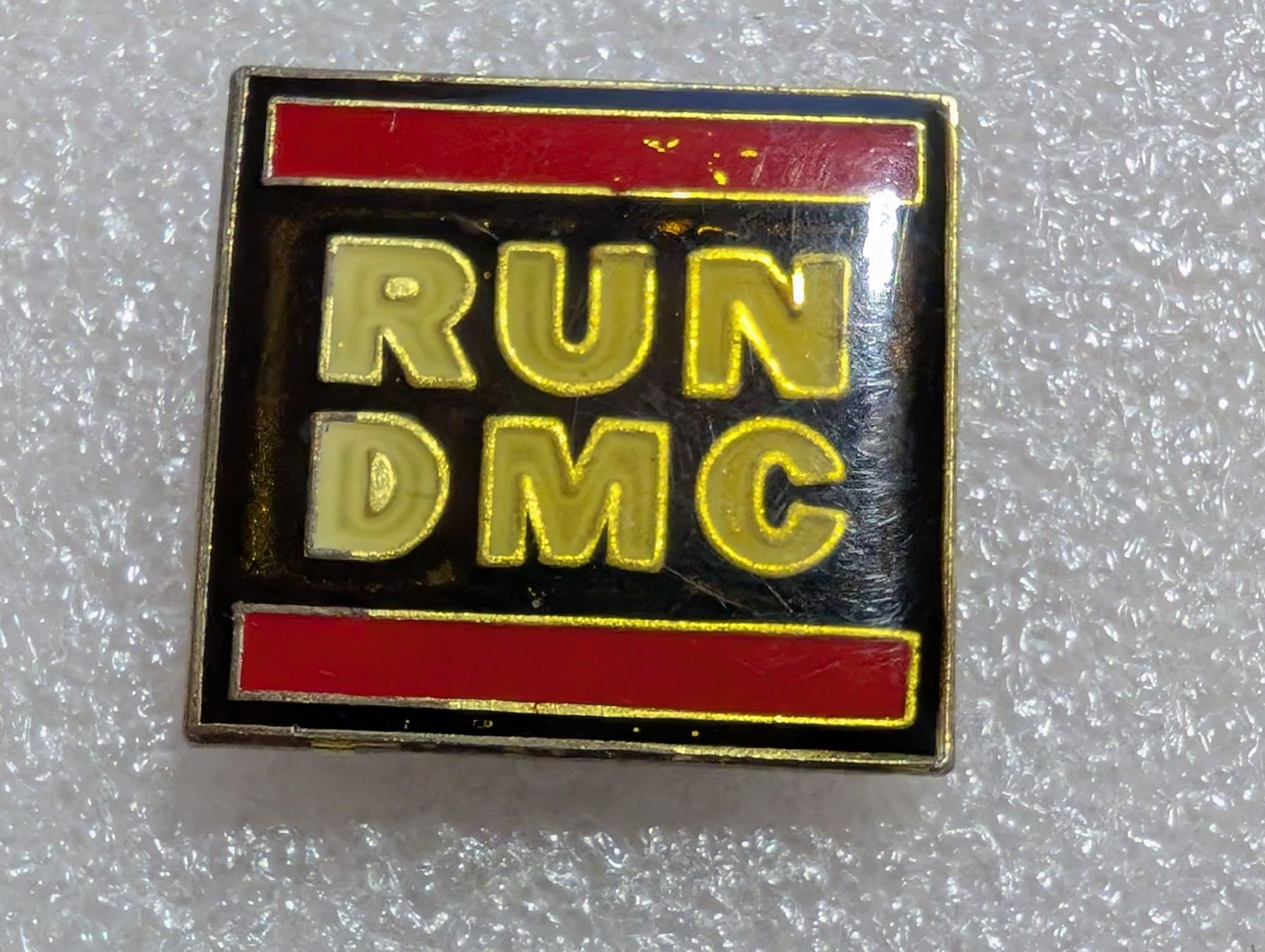 Plaquettes & Badges: Ansteckpin 257: Run DMC – D'occasion à Oppligen par Pin-Fall-Shop