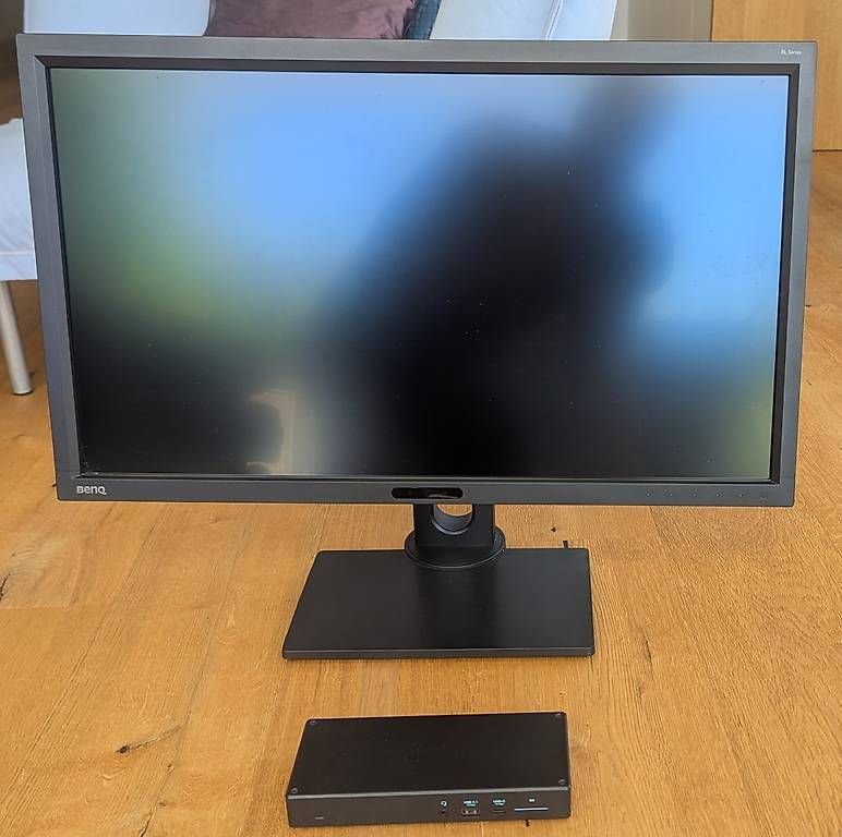 BenQ Monitor: BenQ Bl2711u mit Dockingstation i-tec Tb3tripledockpdch – Usato da Geroldswil venduto da Sandmountain 1