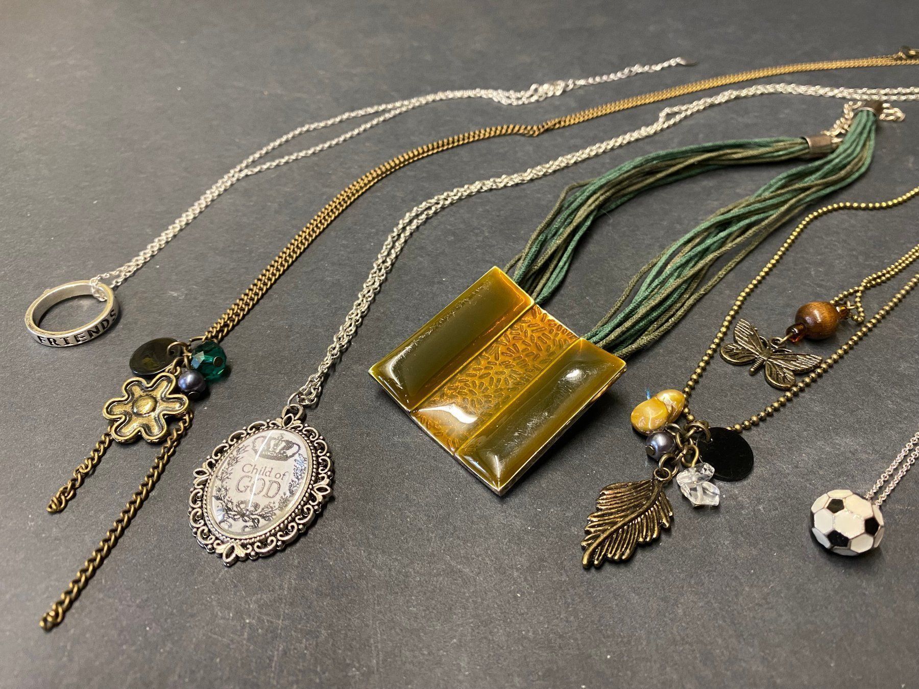 Autres bijoux: Modeschmuck Lot, 6 Kette und 1 Ring – D'occasion à Schaffhausen par sparzone 8