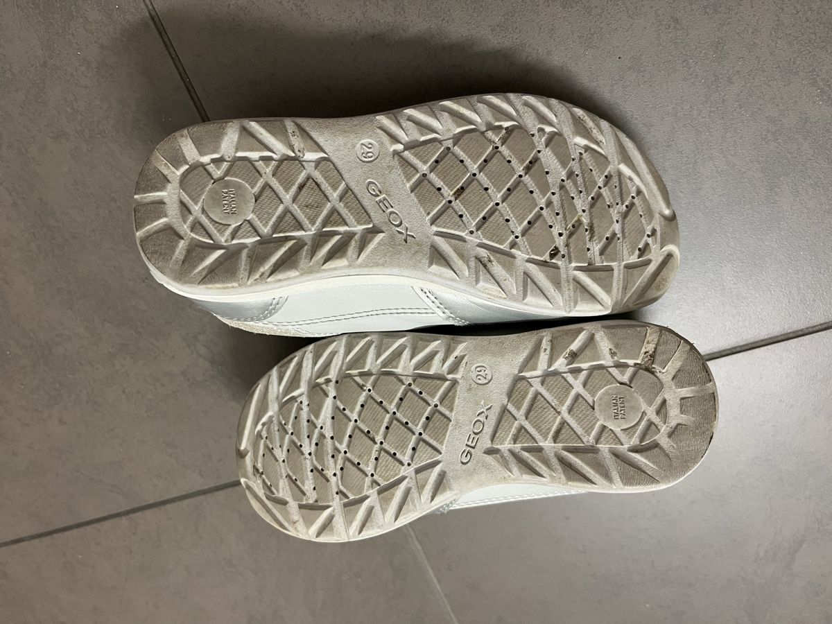 Geox Scarpe per ragazze: Geox Halbschuhe Sneaker Silber 29 – Usato da Zürich venduto da Gabi_78 3