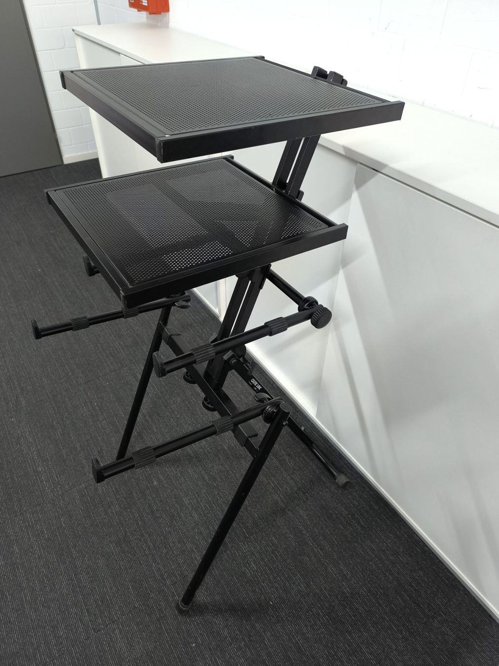 Supporti per strumenti musicali & leggii: QUIK-LOK Multi Tier Stativ / Geräteständer – Usato da Rüti ZH venduto da Restwert_Rueti_ZH 1