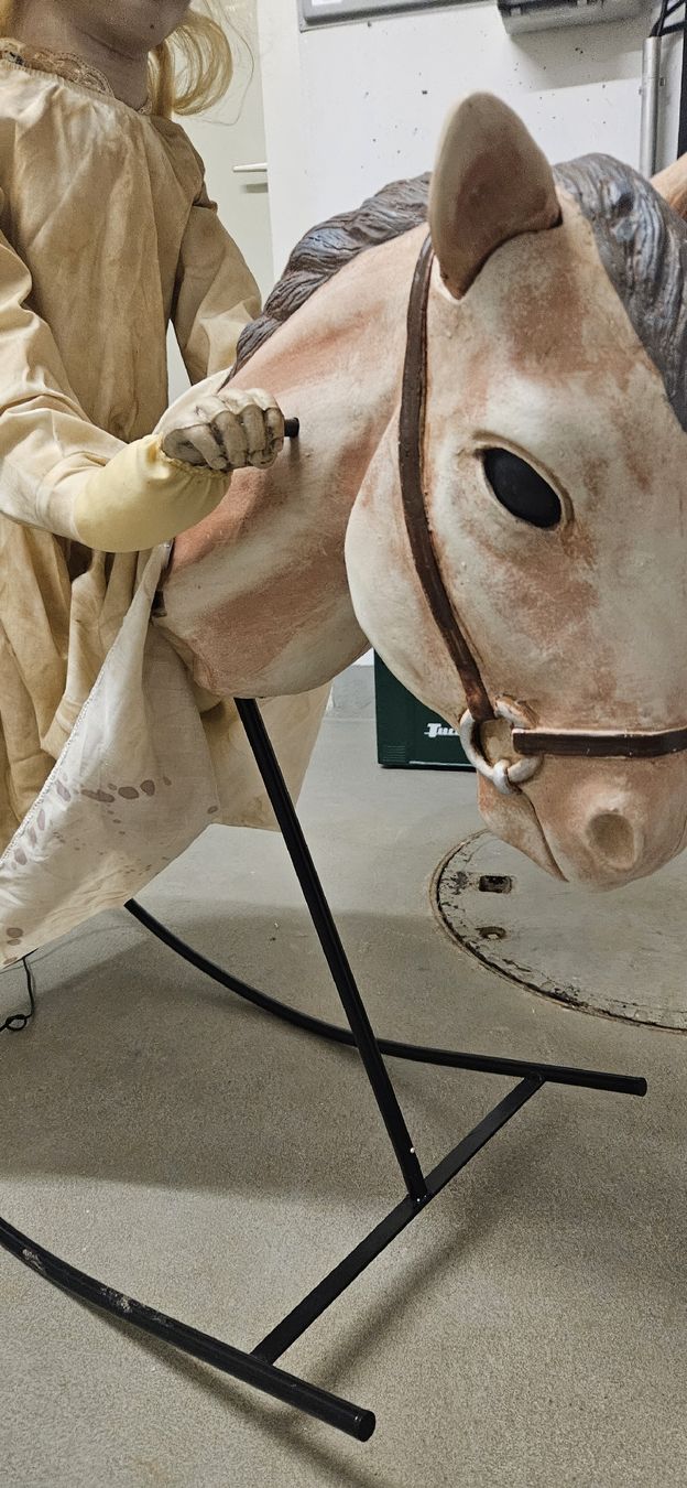 Alle Dekorationen: halloween Deko animatronik schauckelndes Pferdic – Gebraucht aus Schlieren von Disneylover 6