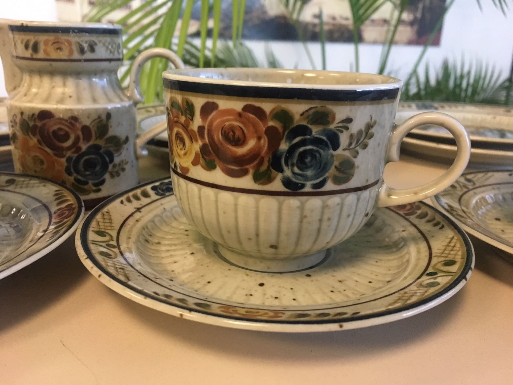 Set di piatti: Kaffee- Teeset mit Dessertteller ! – Usato da Brügg BE venduto da rutschimedizin 2
