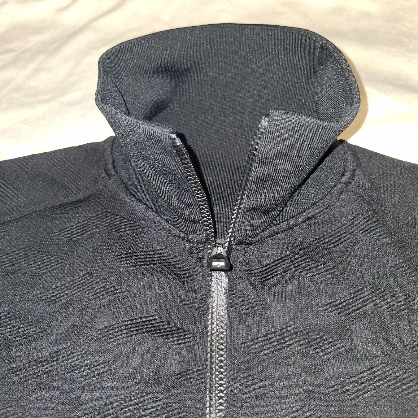 Lacoste Giacche: Hugo Boss jaquette + Lacoste pull vintage Taille S – Usato da Le Locle venduto da QualiteExpress 6