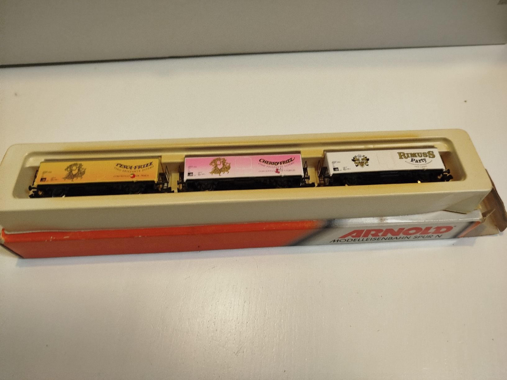 Arnold Modelleisenbahnen: Arnold-Güterwagen in Spur N. – Neu (gemäss Beschreibung) aus Laconnex von Alarman