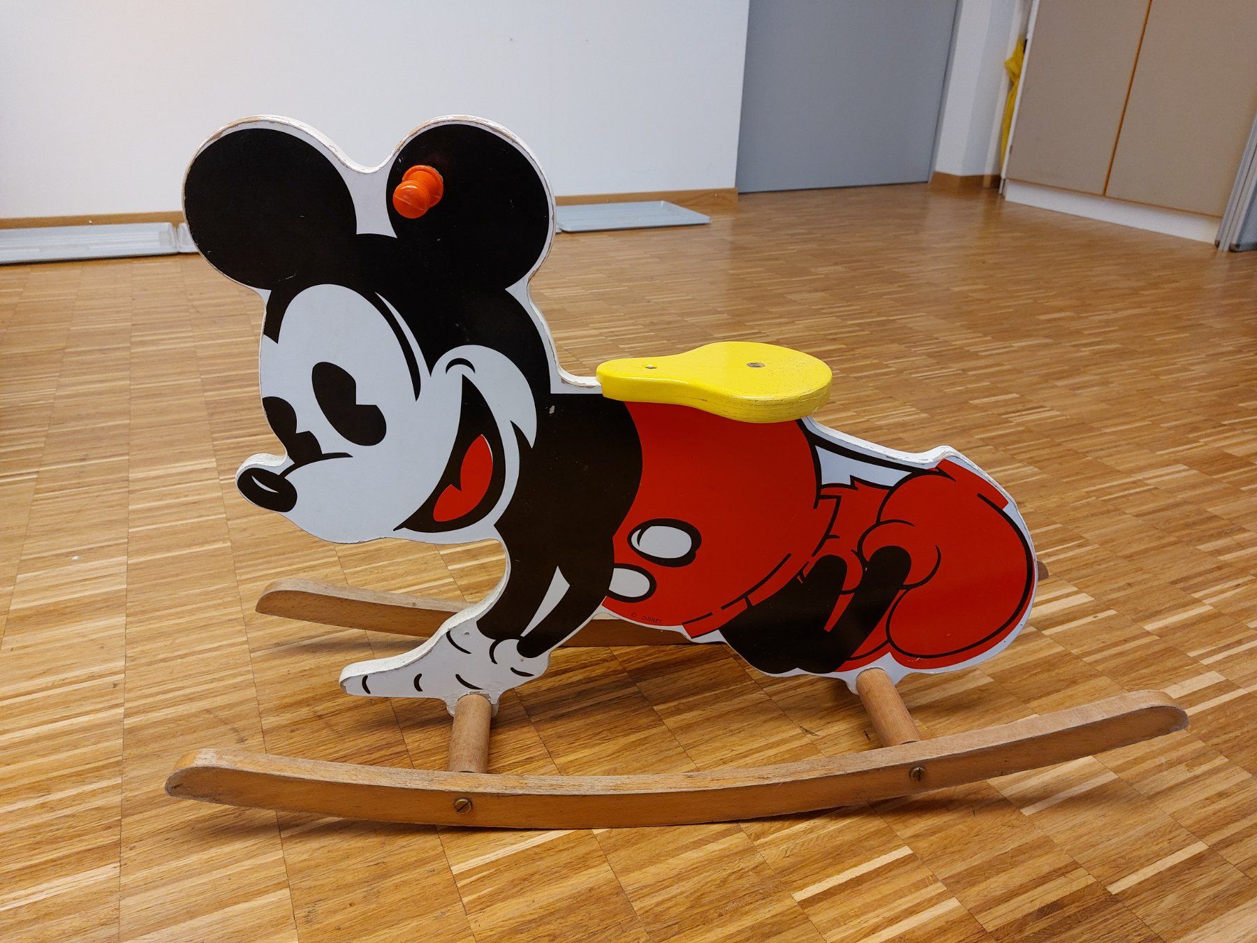 Disney Giocattoli: Mickey Mouse Schaukelpferd – Usato da Wald ZH venduto da MartialArts