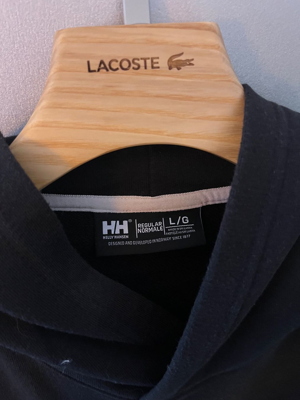 Pullover & Sweatshirts: Helly Hansen Pullover Schwarz – Gebraucht aus Bern von leokislig 2