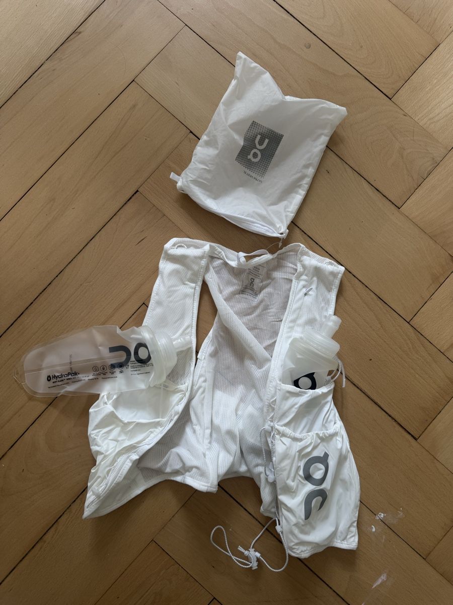 Gilet & Giacche: On Trail Vest 5l (M) – Nuovo (secondo la descrizione) da Bern venduto da Laufsport3000 1