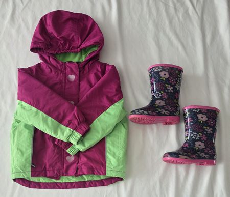 Mädchen Regenjacke 86/92 und Gummistiefel Blumen Grösse 24