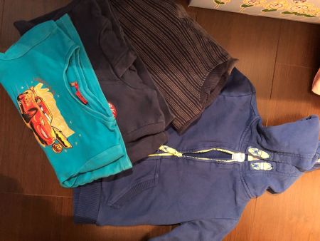 Lot pulls + veste taille 98