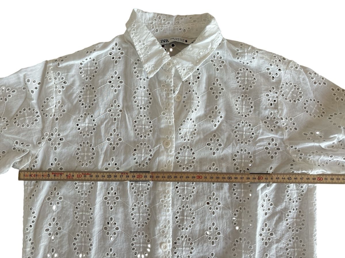 Zara Camicette: Chemise blanche ajourée Zara – Usato da Dotzigen venduto da SecondHandGems 5