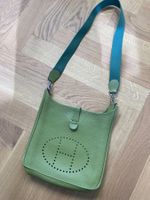 HERMES EVELYNE II PM (29), OLIVGRÜN, TAURILLON KALBSLEDER