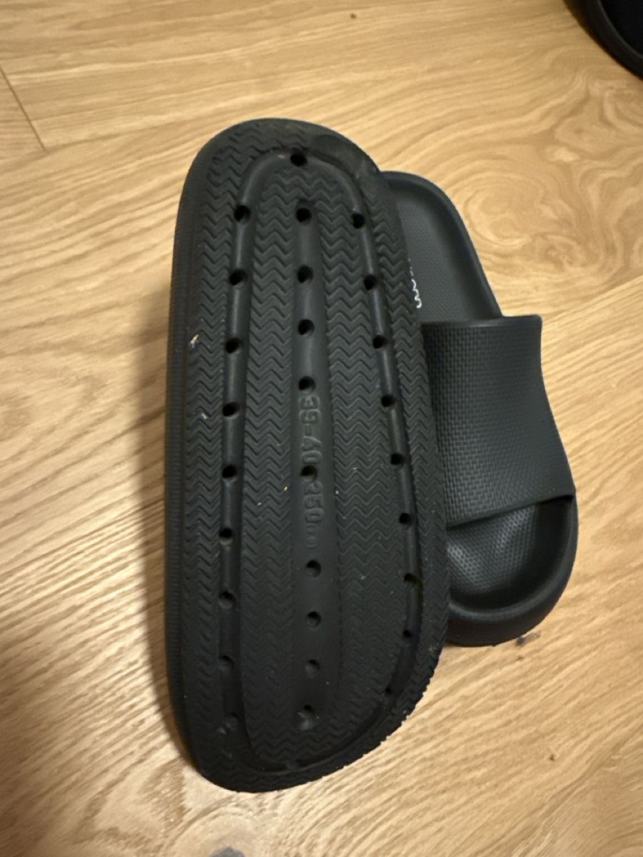 Flipper: Bade-Slipper schwarz Grösse 39/40 neu – Usato da Thun venduto da iderex 1