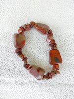 Bracelet en jaspe rouge naturel.