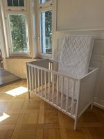 Babybett SUNDVIK + Matratze: 70x140cm, Holz, weiss