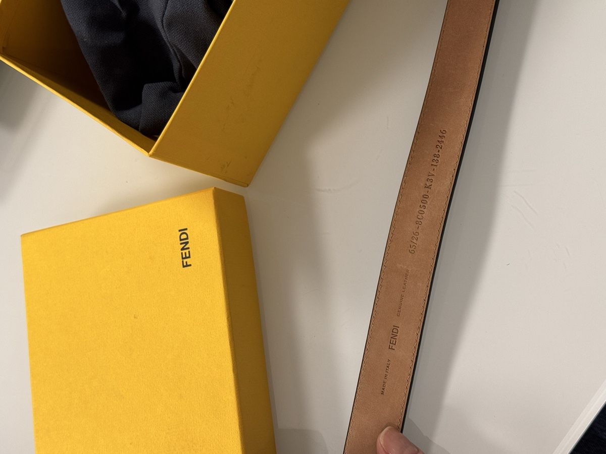 Fendi Cinture: Fendi Black Leather Belt with Studs – Nuovo e nell'imballaggio originale da Luzern venduto da Antiquesonline 2